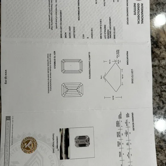 Engagement ring - Picture 2 of 2